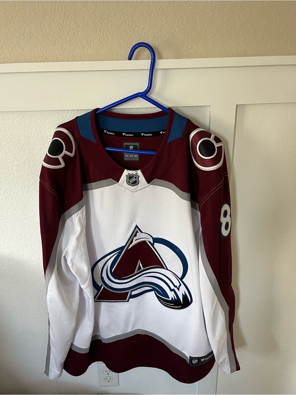 Fanatics Men's XXL Makar Hockey Jersey.
